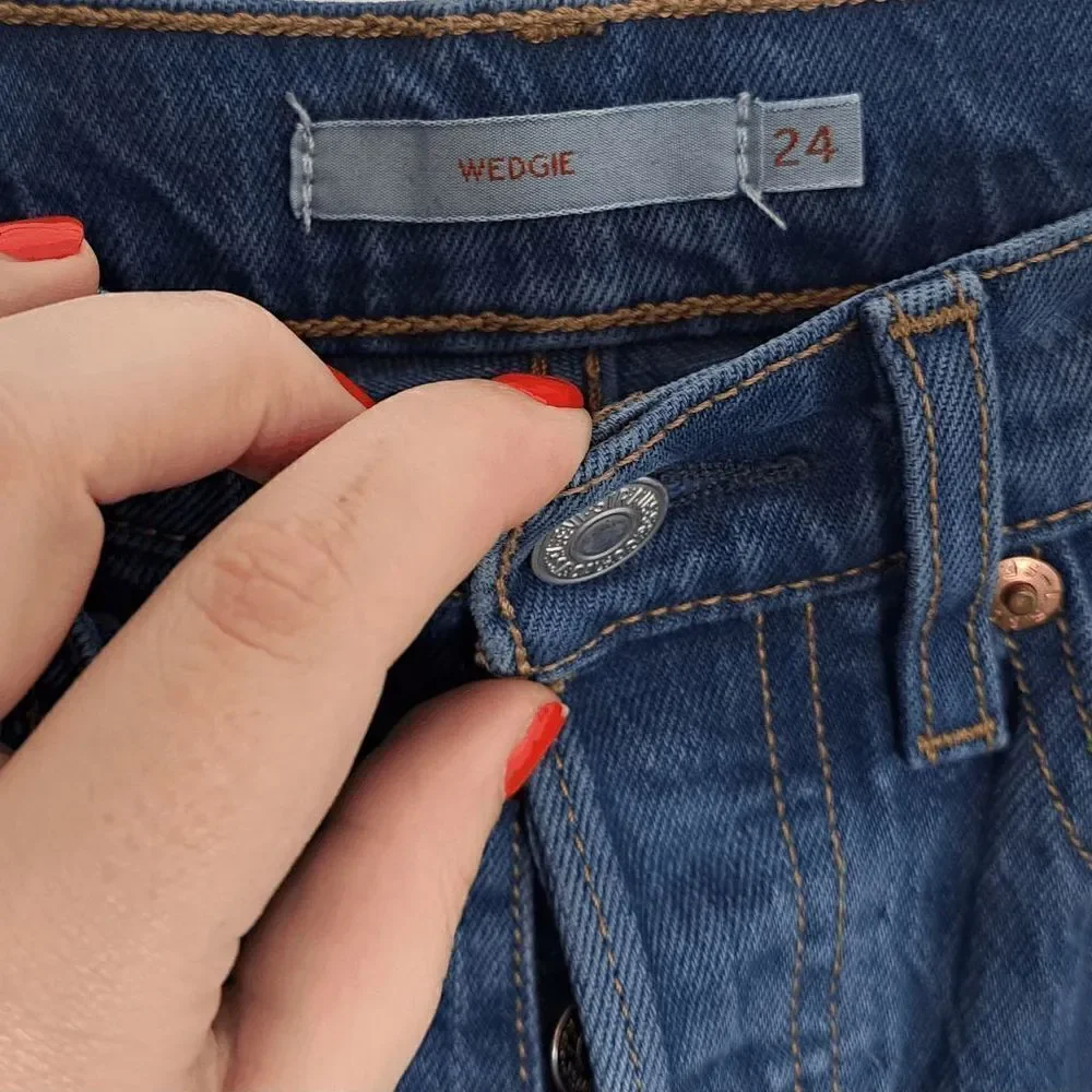 Levi's Premium Wedgie Jeans size 24